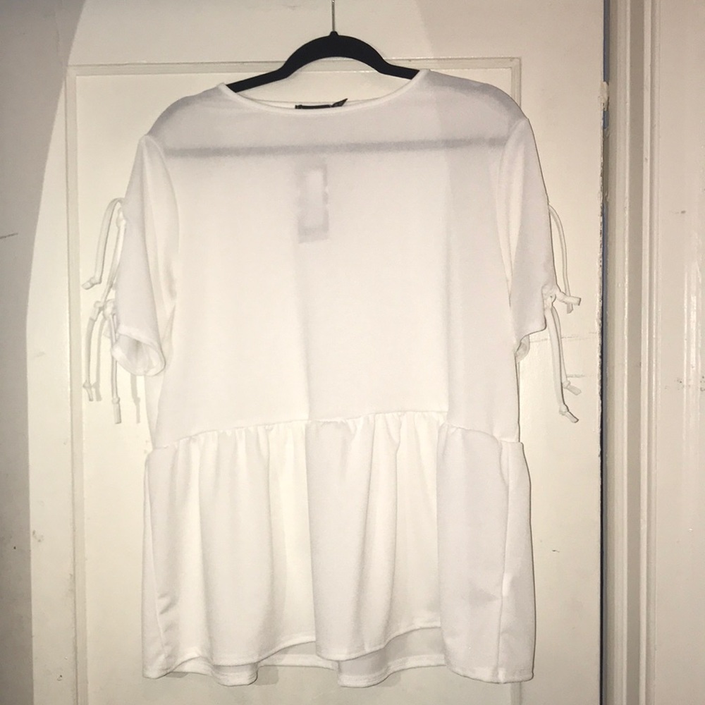 White size 22 cold shoulder with exaggerated ties
